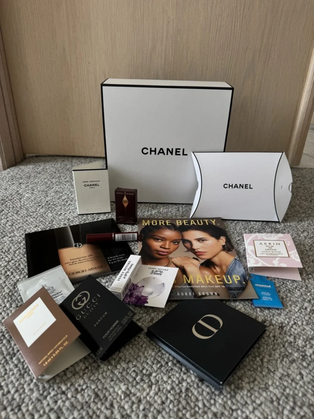 NEW! CHANEL Empty GIFT BOX 8.5X8.5X4 Chanel Cosmetic Sample Pillow Pack, Ribbon
